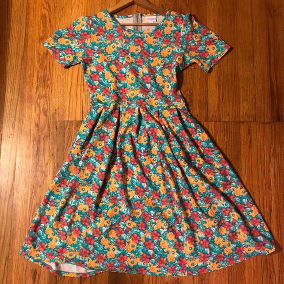 LuLaRoe Dresses & Skirts - LLR Floral Amelia